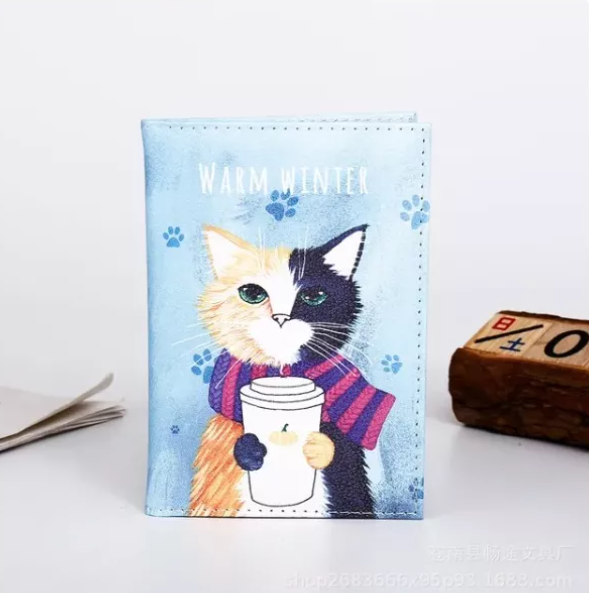 Porta pasaporte con ilustración de gato con bufanda y café