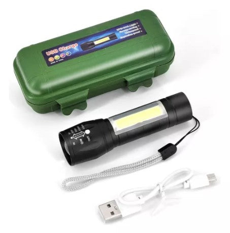 Linterna táctica recargable con estuche, correa y cable USB incluida en el pack