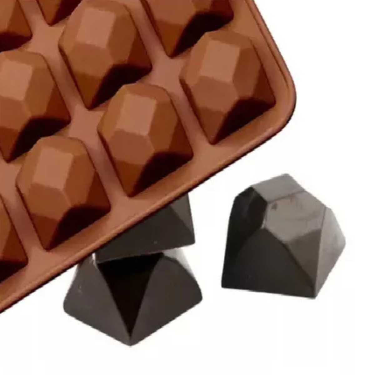 Molde de silicona de diamantes con bombones de chocolate